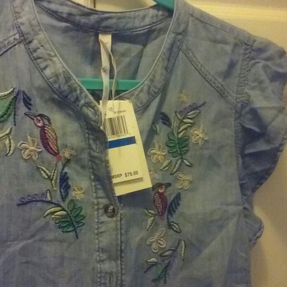 Melissa McCarthy Seven7 Floral Embroidered Light Blue Denim Button Down Top 🌺 - Picture 2 of 4